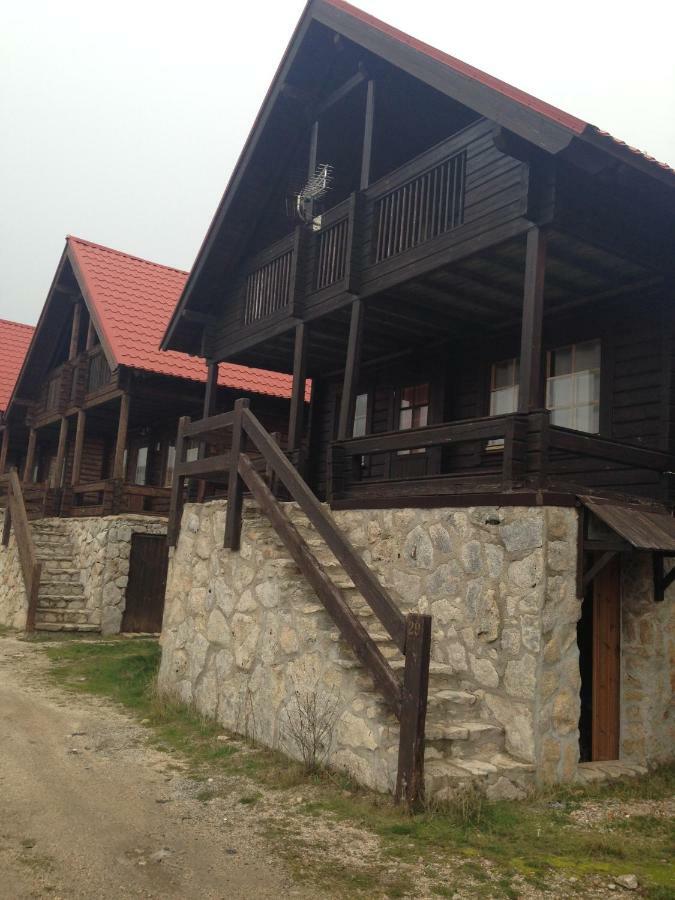 Chales - Penhas Da Saude Villa Exterior photo